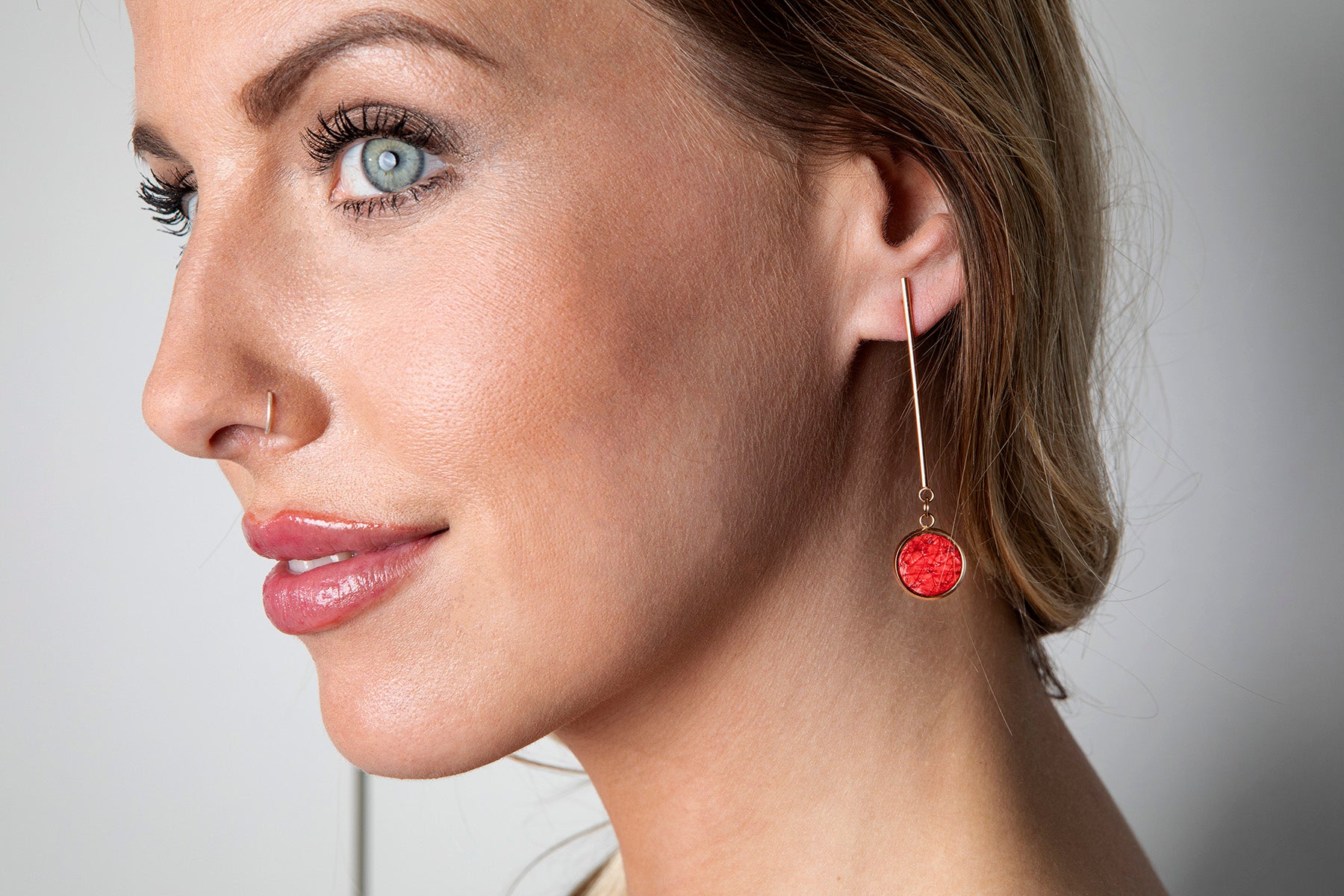 Pendientes largos METROPOLITAN (cuero salmón)